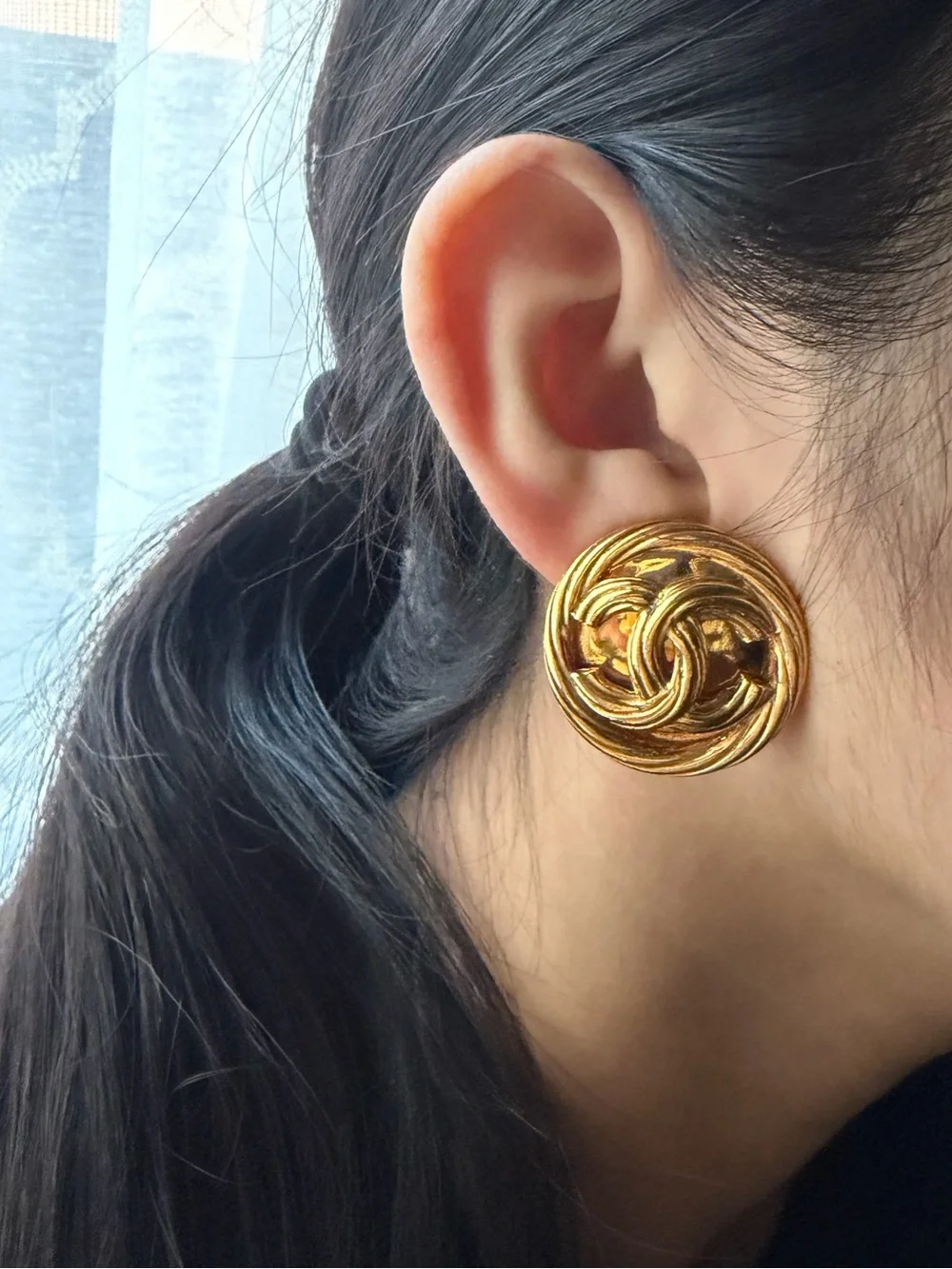CHANEL Gold Interlocking Swirl Clip Ons - Picture 6 of 7